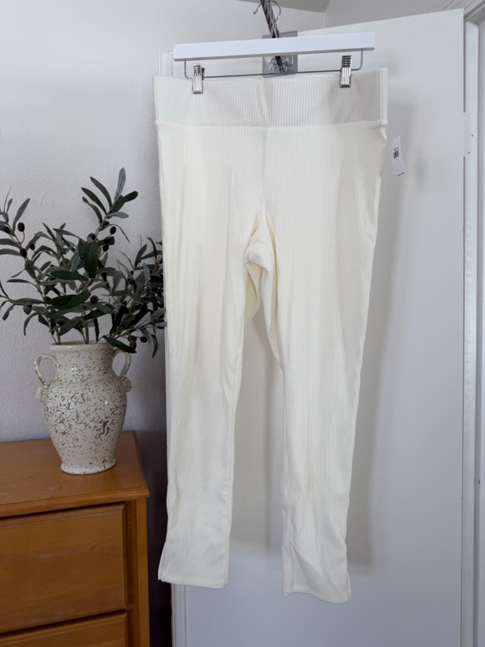NEW Old Navy Cream Ribbed Leggings Size L